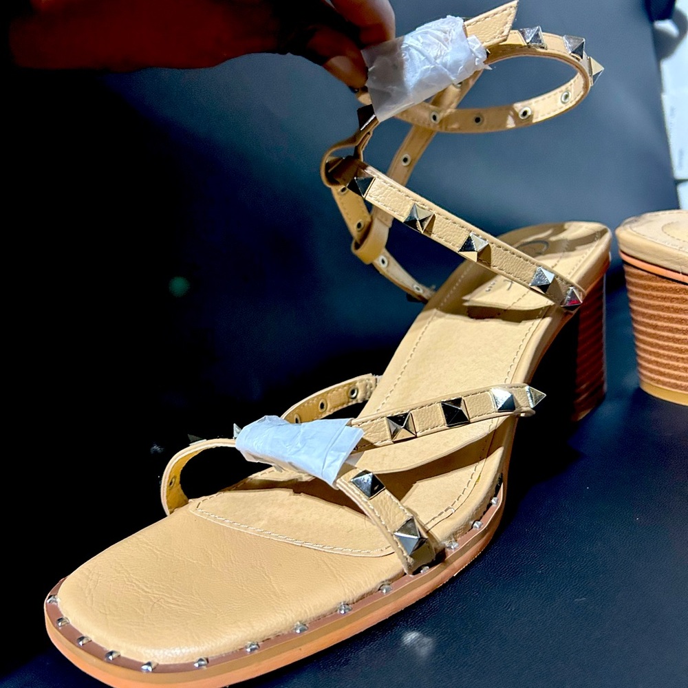 Sandals - Picture 2 of 3